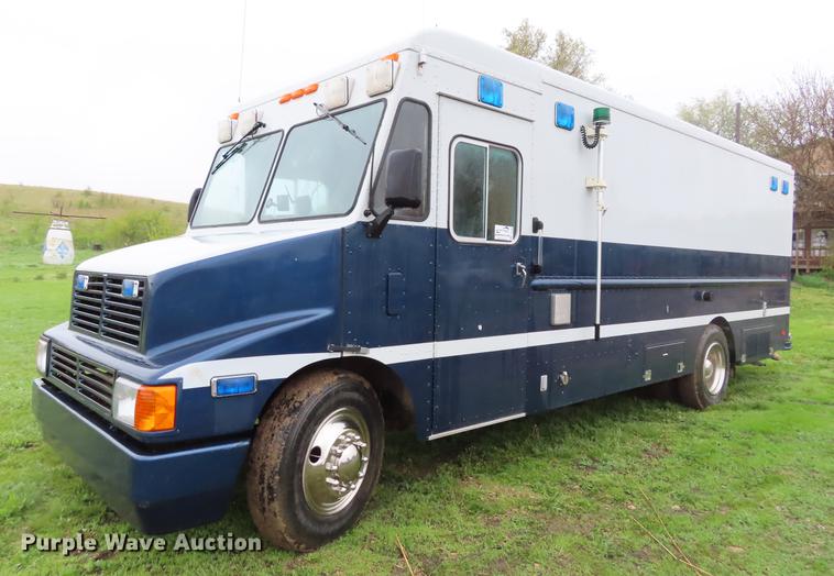 image for item DE3483 1990 Chevrolet mobile command center truck