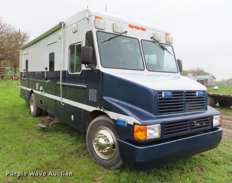 image for item DE3483 1990 Chevrolet mobile command center truck
