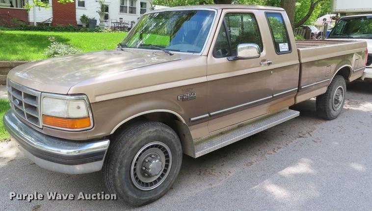 image for item DE3515 1993 Ford F250 SuperCab pickup truck