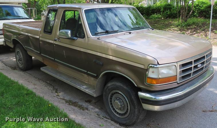 image for item DE3515 1993 Ford F250 SuperCab pickup truck