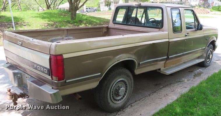 image for item DE3515 1993 Ford F250 SuperCab pickup truck