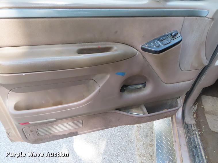 image for item DE3515 1993 Ford F250 SuperCab pickup truck