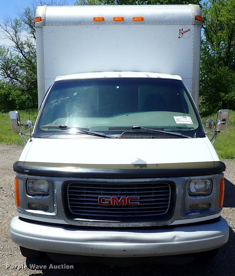 image for item DE5348 2000 GMC Savana 3500 box truck