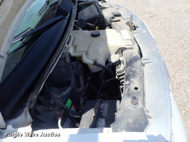 image for item DE5348 2000 GMC Savana 3500 box truck