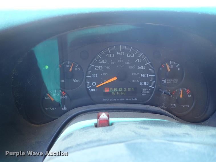 image for item DE5348 2000 GMC Savana 3500 box truck