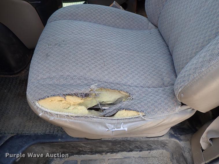 image for item DE5348 2000 GMC Savana 3500 box truck