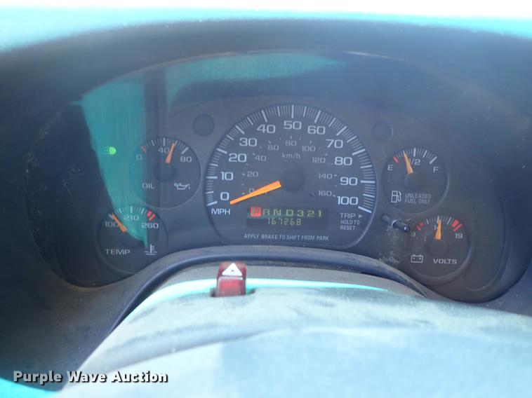 image for item DE5348 2000 GMC Savana 3500 box truck