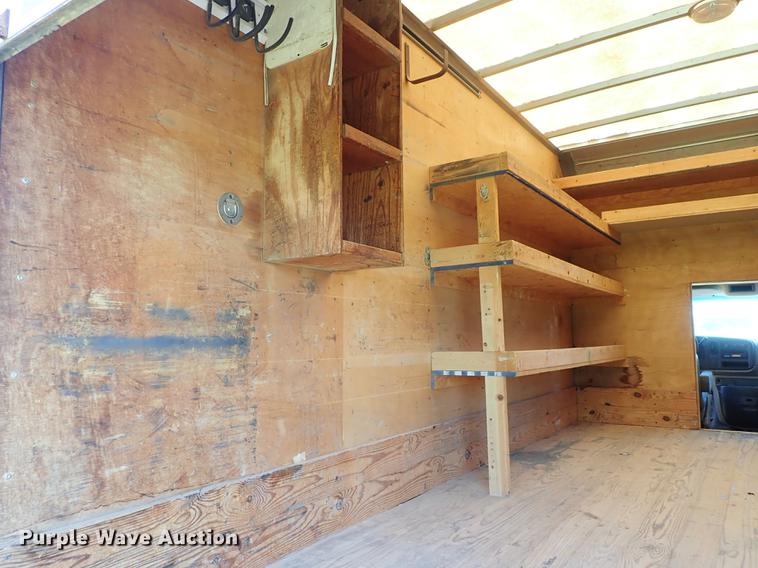 image for item DE5348 2000 GMC Savana 3500 box truck