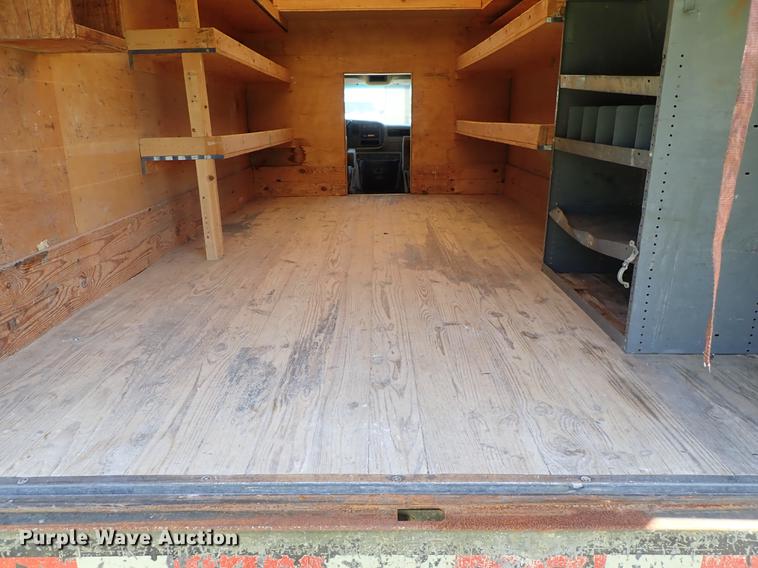 image for item DE5348 2000 GMC Savana 3500 box truck