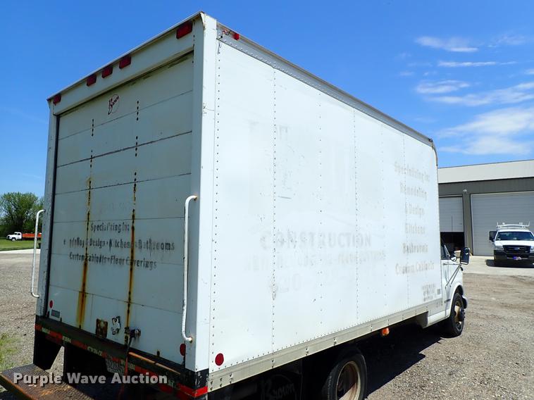 image for item DE5348 2000 GMC Savana 3500 box truck
