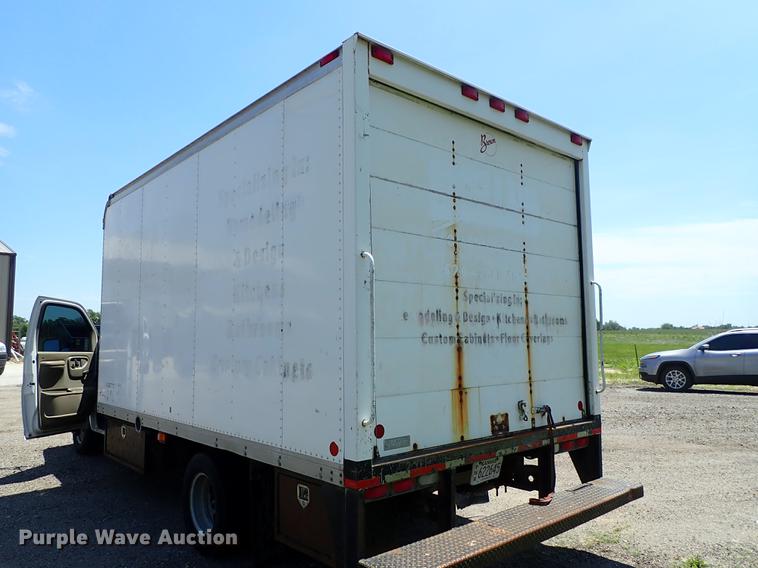 image for item DE5348 2000 GMC Savana 3500 box truck