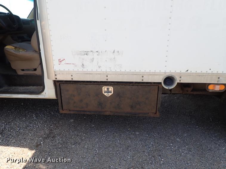 image for item DE5348 2000 GMC Savana 3500 box truck