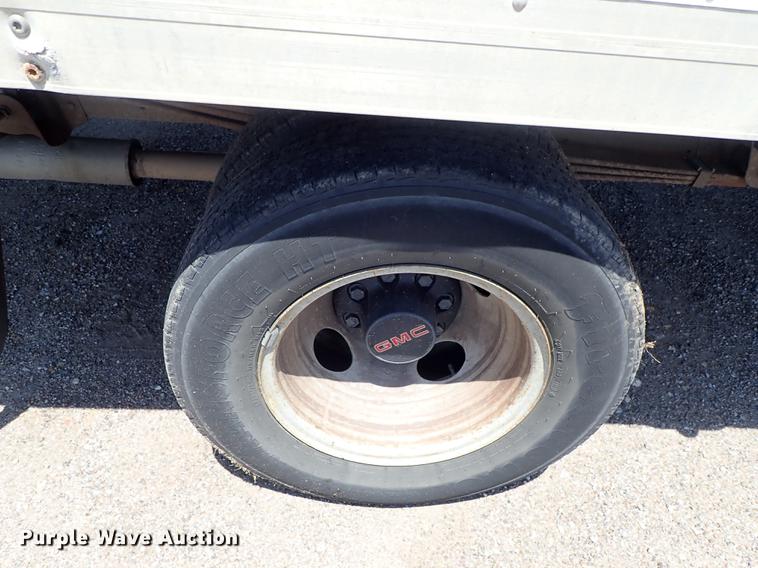 image for item DE5348 2000 GMC Savana 3500 box truck