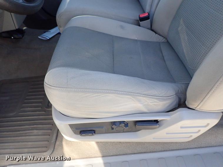 image for item DE5351 2008 Ford F350 Super Duty SuperCab pickup truck