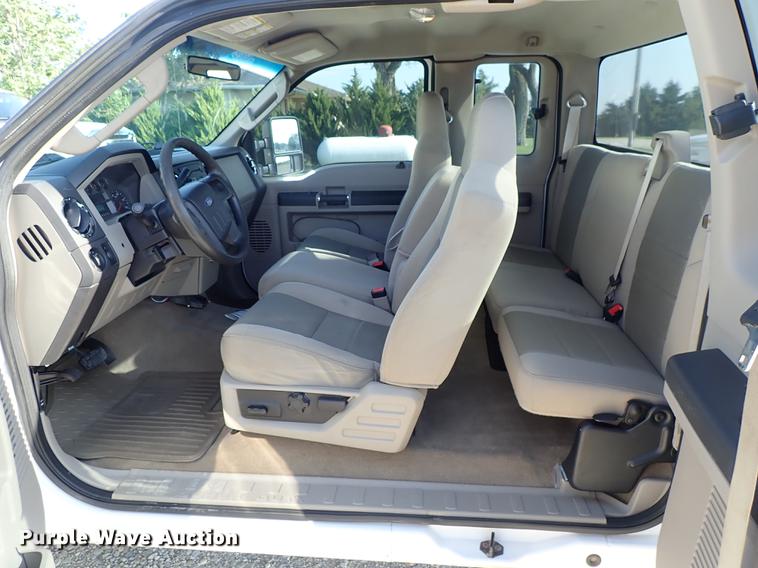 image for item DE5351 2008 Ford F350 Super Duty SuperCab pickup truck