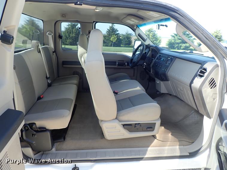 image for item DE5351 2008 Ford F350 Super Duty SuperCab pickup truck