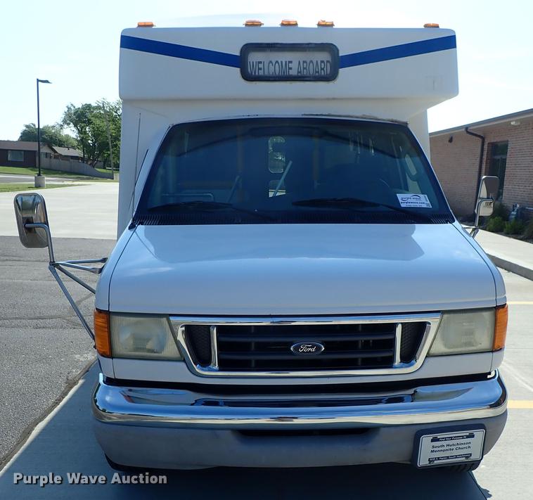 image for item DE5352 2003 Ford Econoline E450 handicap accessible shuttle bus
