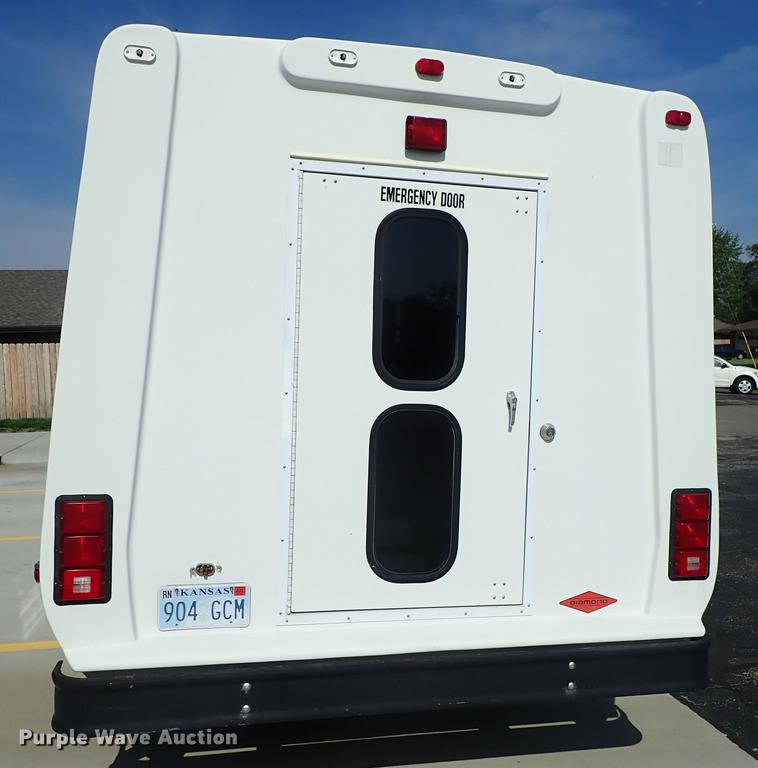 image for item DE5352 2003 Ford Econoline E450 handicap accessible shuttle bus