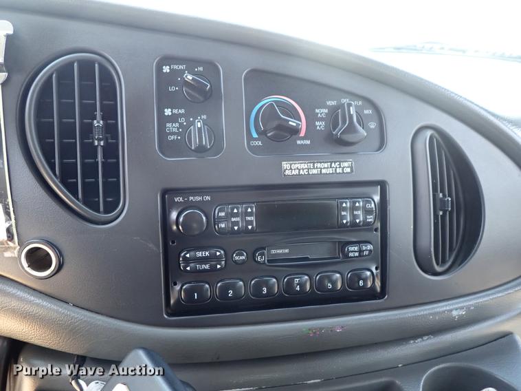 image for item DE5352 2003 Ford Econoline E450 handicap accessible shuttle bus