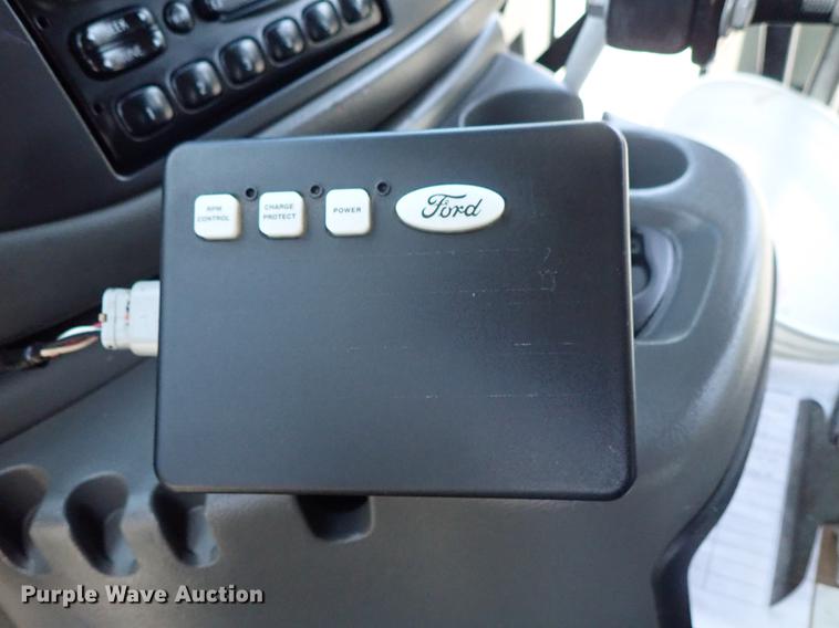 image for item DE5352 2003 Ford Econoline E450 handicap accessible shuttle bus