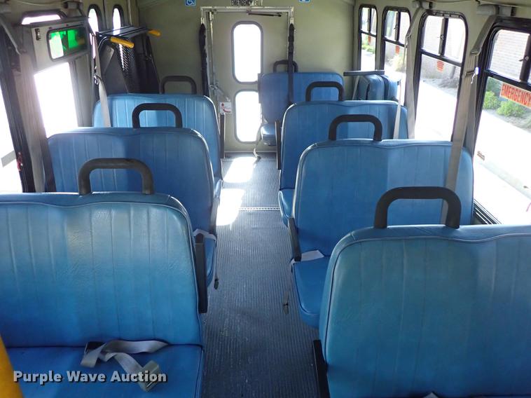 image for item DE5352 2003 Ford Econoline E450 handicap accessible shuttle bus