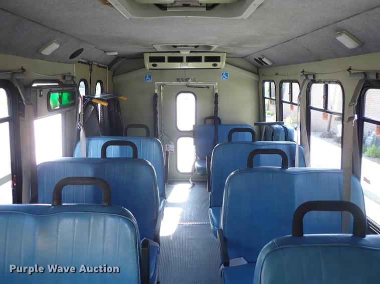 image for item DE5352 2003 Ford Econoline E450 handicap accessible shuttle bus