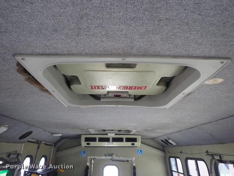 image for item DE5352 2003 Ford Econoline E450 handicap accessible shuttle bus