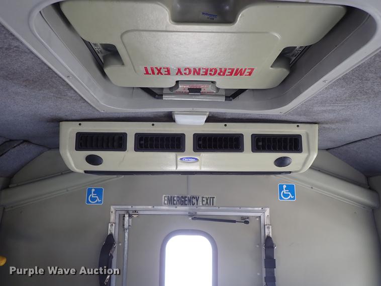 image for item DE5352 2003 Ford Econoline E450 handicap accessible shuttle bus