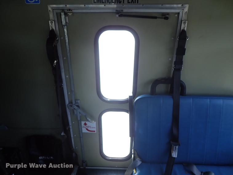 image for item DE5352 2003 Ford Econoline E450 handicap accessible shuttle bus