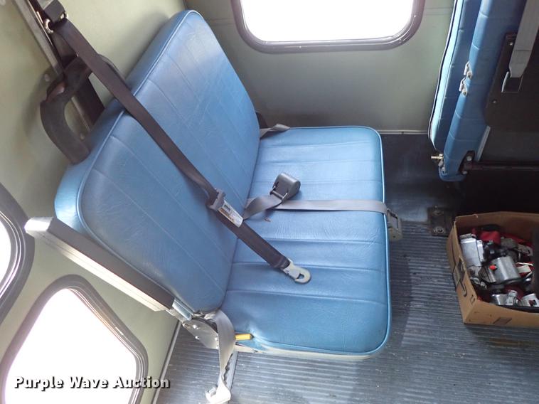 image for item DE5352 2003 Ford Econoline E450 handicap accessible shuttle bus