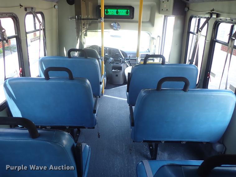 image for item DE5352 2003 Ford Econoline E450 handicap accessible shuttle bus