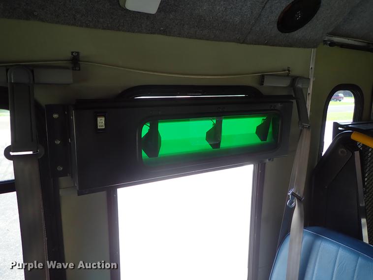 image for item DE5352 2003 Ford Econoline E450 handicap accessible shuttle bus