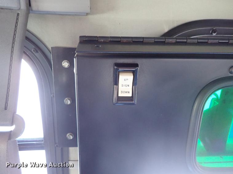 image for item DE5352 2003 Ford Econoline E450 handicap accessible shuttle bus