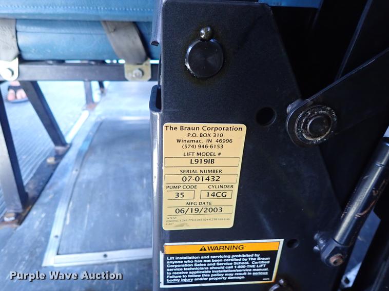 image for item DE5352 2003 Ford Econoline E450 handicap accessible shuttle bus