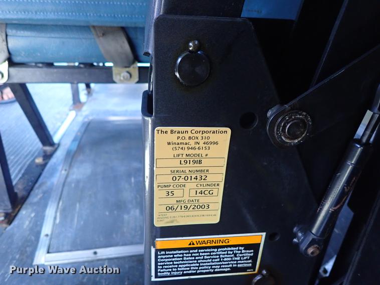 image for item DE5352 2003 Ford Econoline E450 handicap accessible shuttle bus