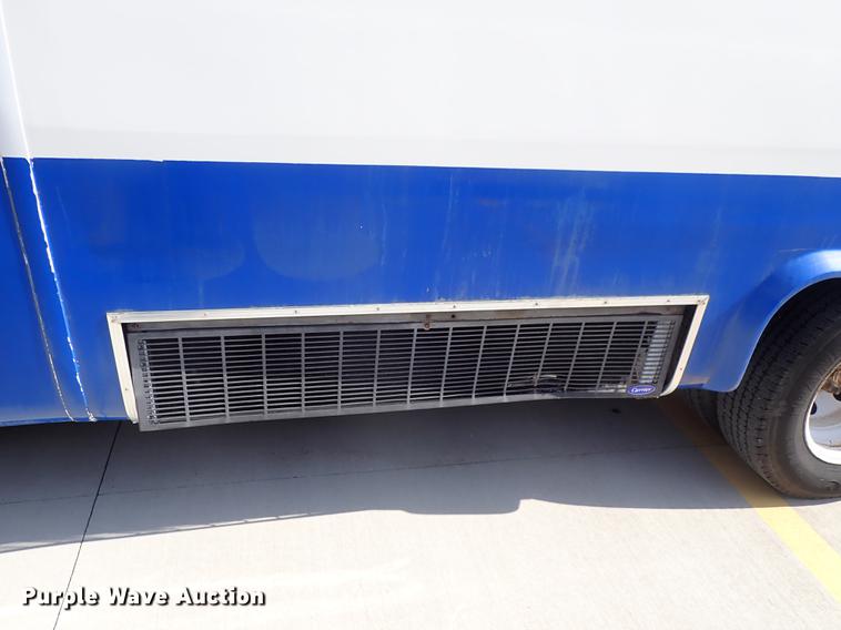 image for item DE5352 2003 Ford Econoline E450 handicap accessible shuttle bus