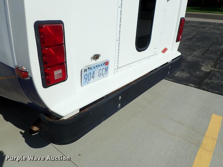 image for item DE5352 2003 Ford Econoline E450 handicap accessible shuttle bus