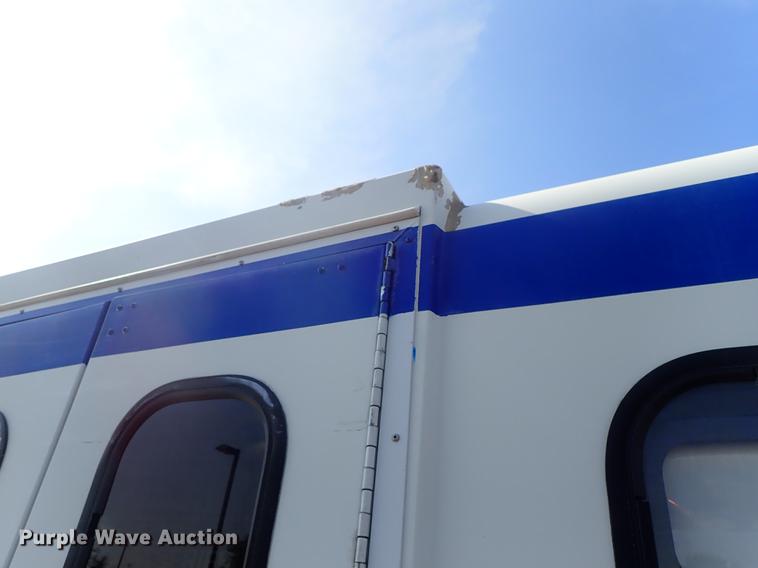 image for item DE5352 2003 Ford Econoline E450 handicap accessible shuttle bus