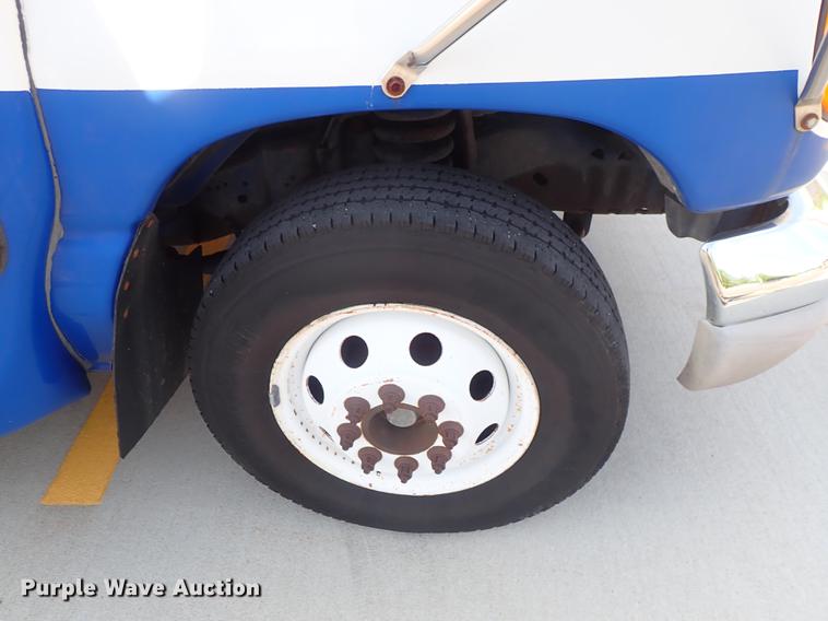 image for item DE5352 2003 Ford Econoline E450 handicap accessible shuttle bus