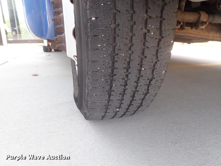 image for item DE5352 2003 Ford Econoline E450 handicap accessible shuttle bus