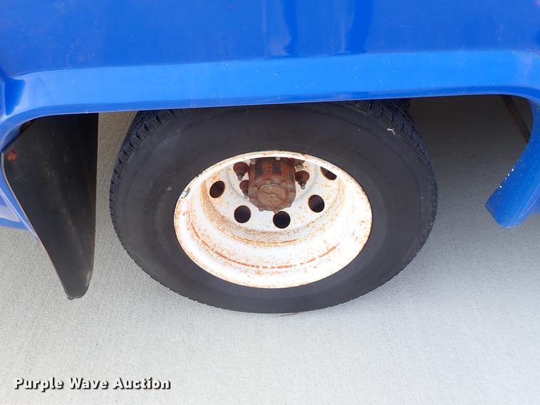 image for item DE5352 2003 Ford Econoline E450 handicap accessible shuttle bus