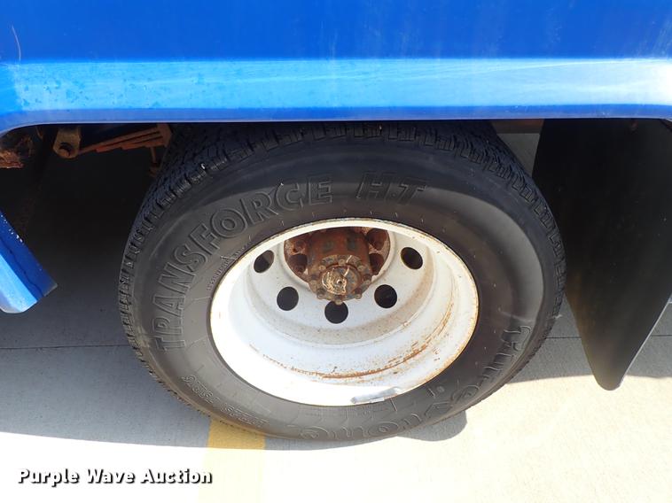 image for item DE5352 2003 Ford Econoline E450 handicap accessible shuttle bus