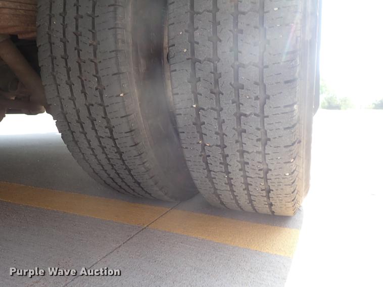 image for item DE5352 2003 Ford Econoline E450 handicap accessible shuttle bus