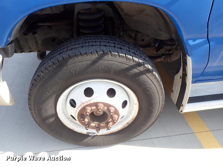 image for item DE5352 2003 Ford Econoline E450 handicap accessible shuttle bus