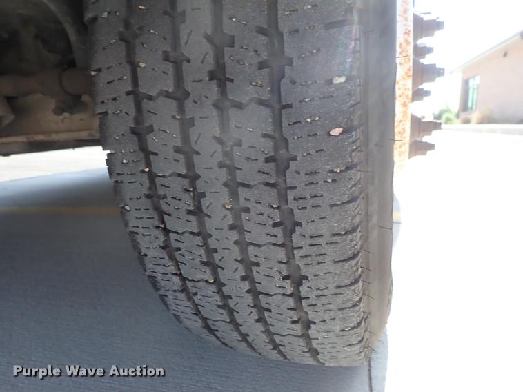 image for item DE5352 2003 Ford Econoline E450 handicap accessible shuttle bus