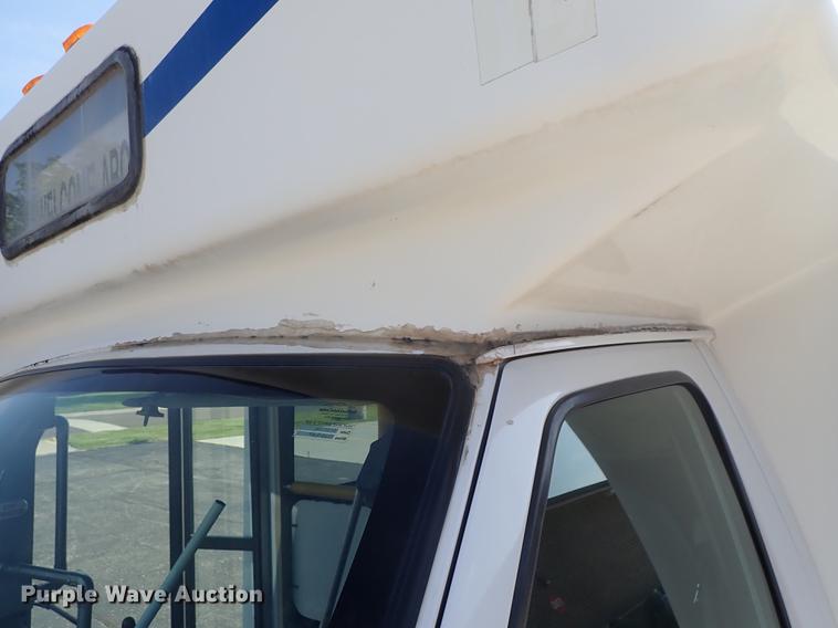 image for item DE5352 2003 Ford Econoline E450 handicap accessible shuttle bus