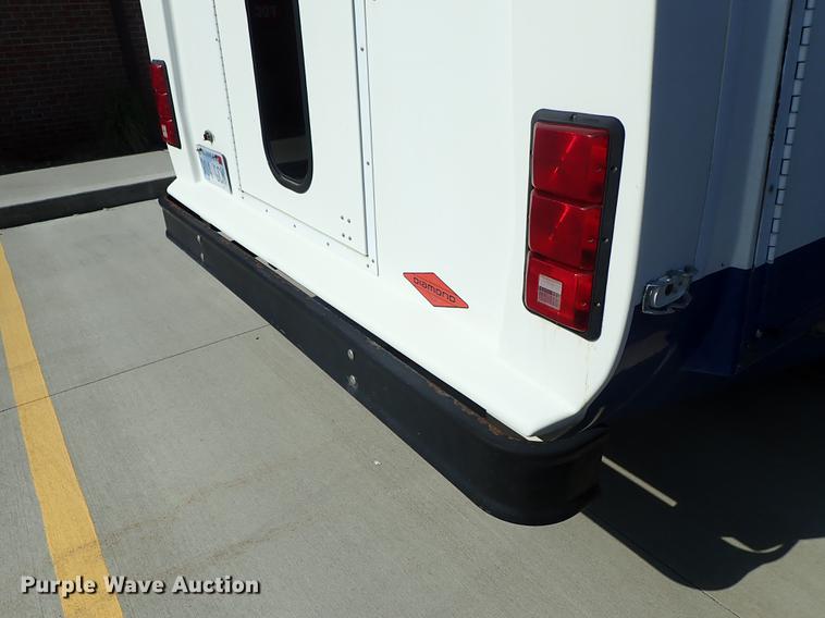image for item DE5352 2003 Ford Econoline E450 handicap accessible shuttle bus