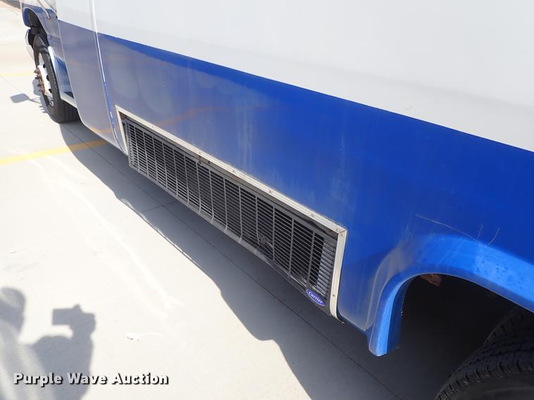 image for item DE5352 2003 Ford Econoline E450 handicap accessible shuttle bus