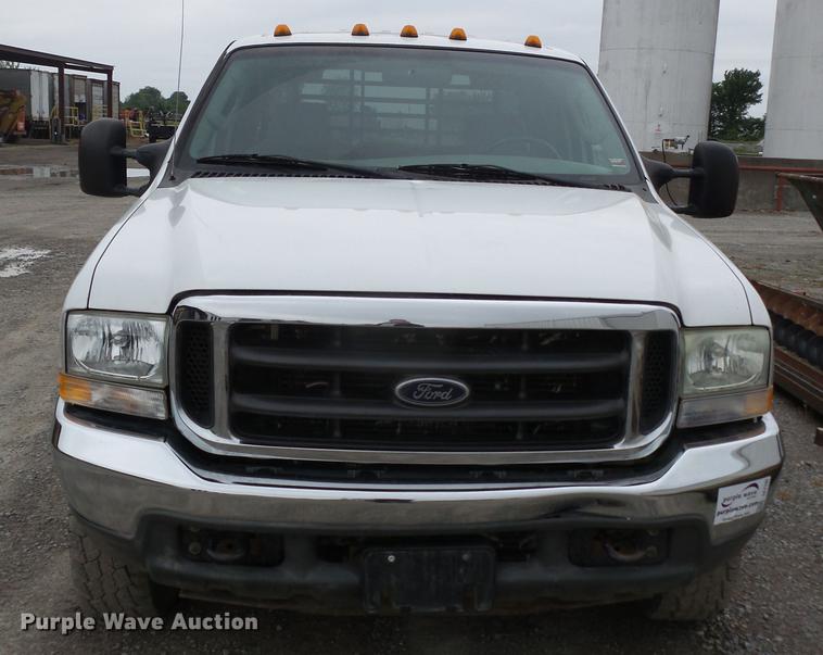 image for item DE7792 2004 Ford F350 Super Duty Crew Cab flatbed pickup truck