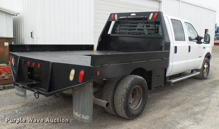 image for item DE7792 2004 Ford F350 Super Duty Crew Cab flatbed pickup truck